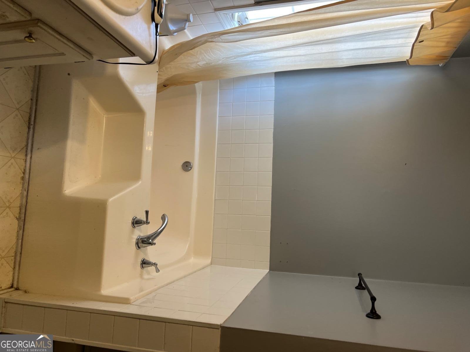 232 ROCKINGHAM Drive Loganville - 22