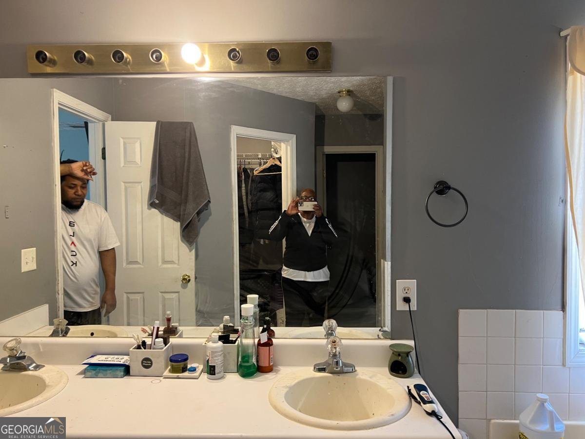 232 ROCKINGHAM Drive Loganville - 24