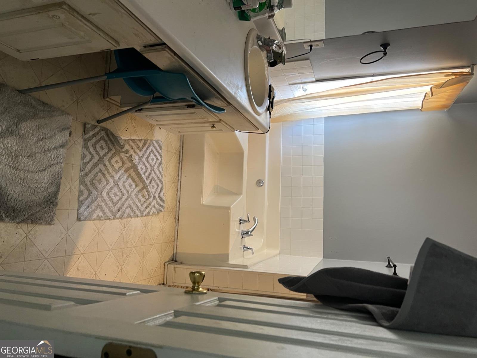 232 ROCKINGHAM Drive Loganville - 28