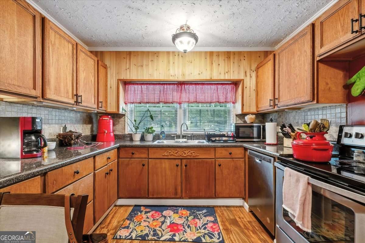 241 Riverbend Drive Plainville - 25