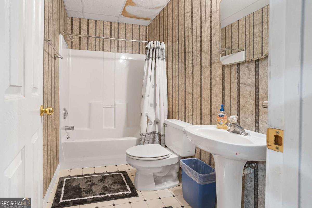 3884 Meandering Way Lilburn - 3