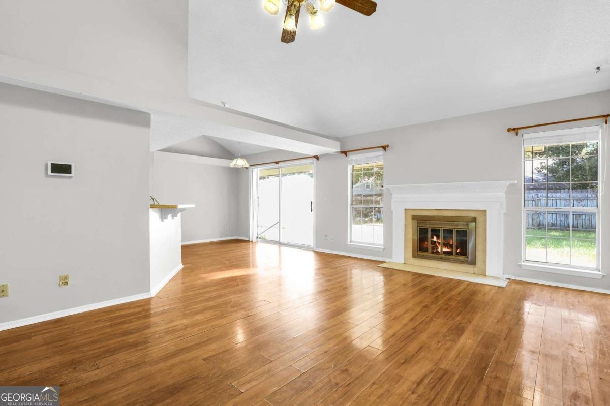 10 English Saddle Court Savannah - 11