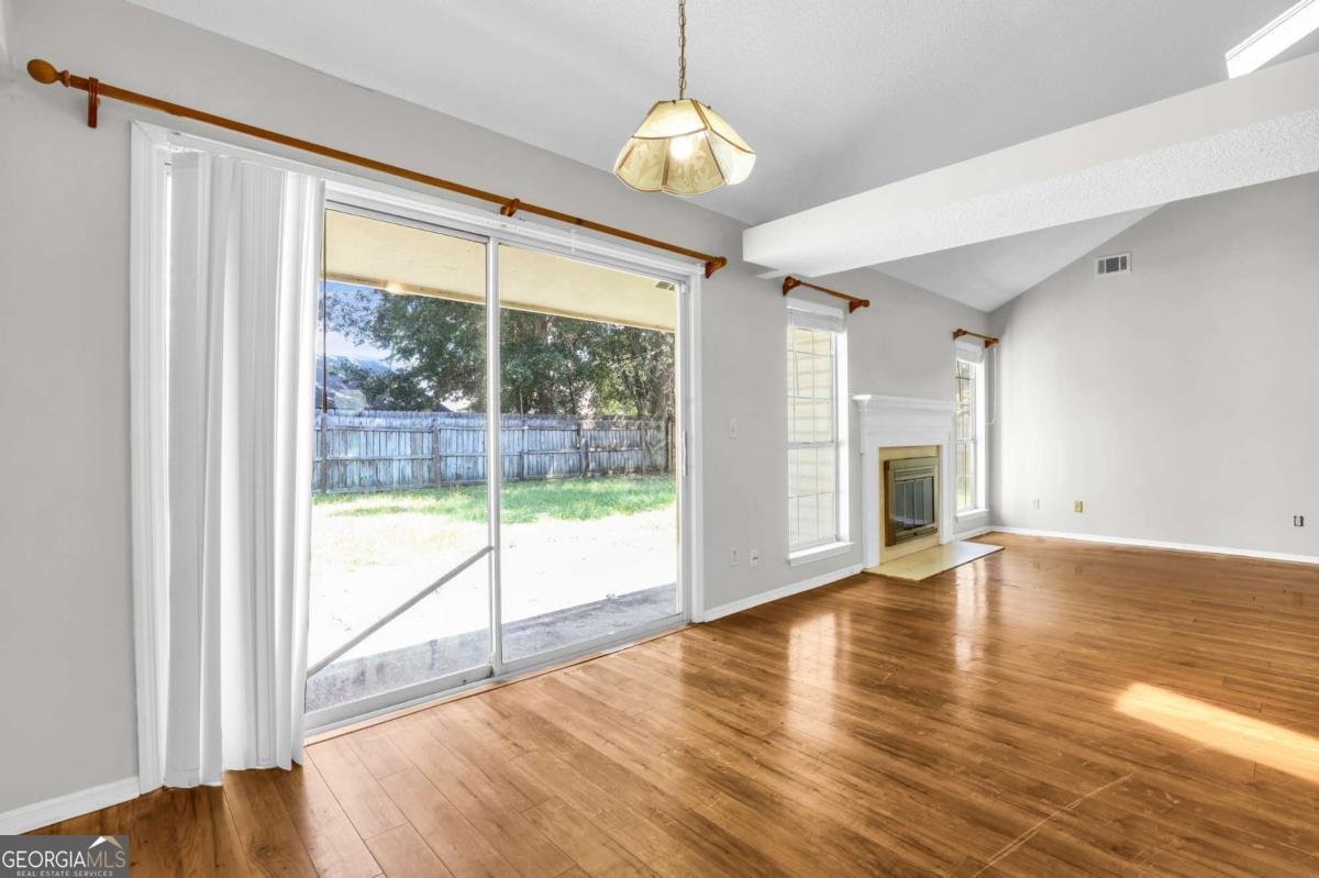 10 English Saddle Court Savannah - 13