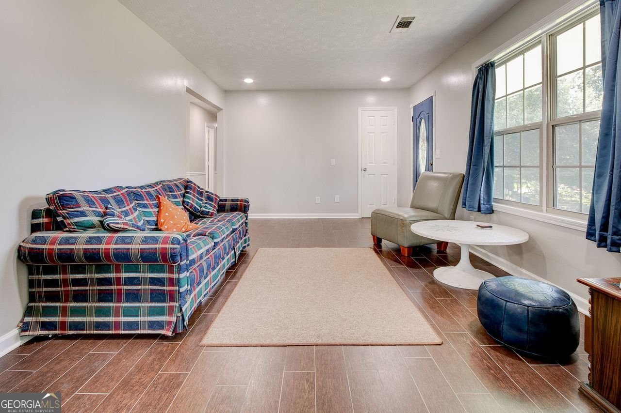 352 MEADOW TRACE Drive Auburn - 9