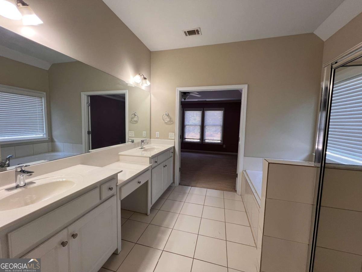 987 Ivey Chase Place Dacula - 28