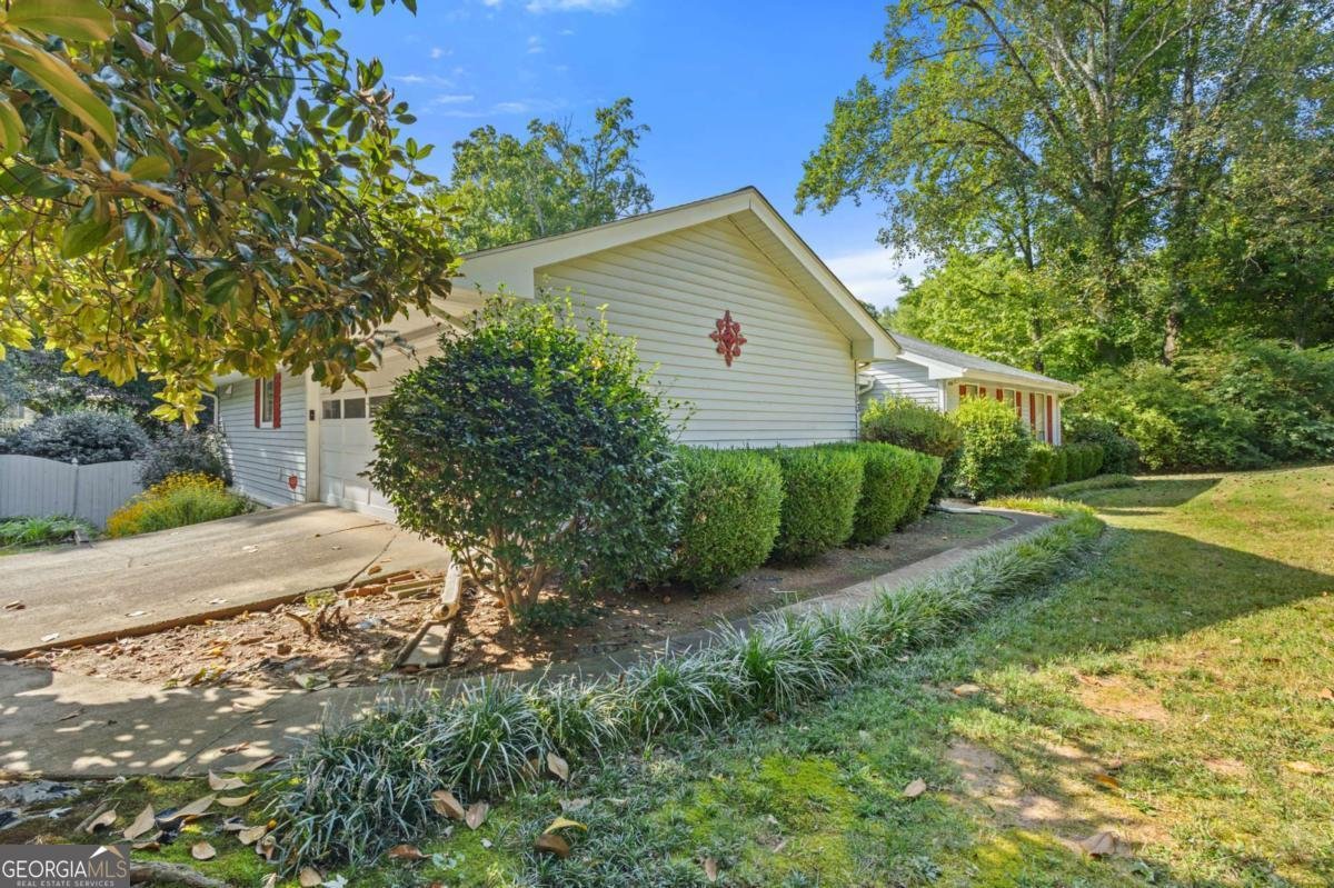 793 Chesterfield Drive Lawrenceville - 13