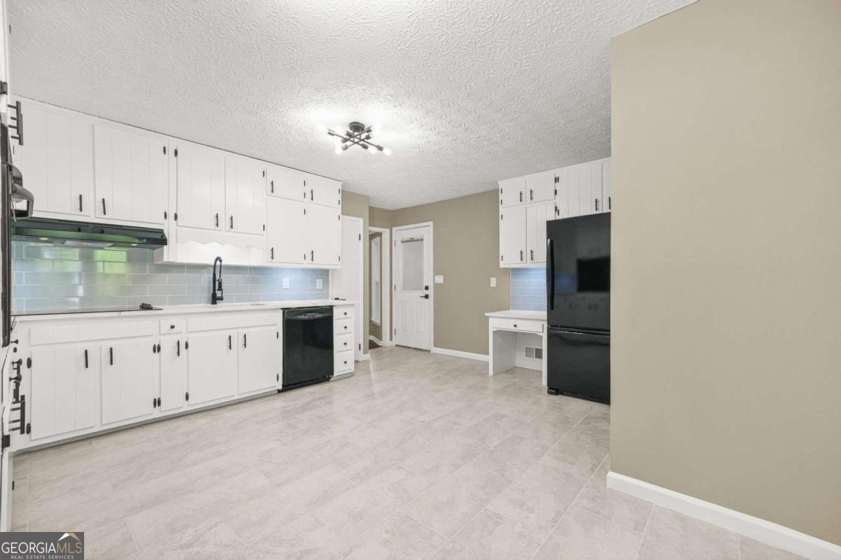 5226 Cumberland Way Stone Mountain - 8