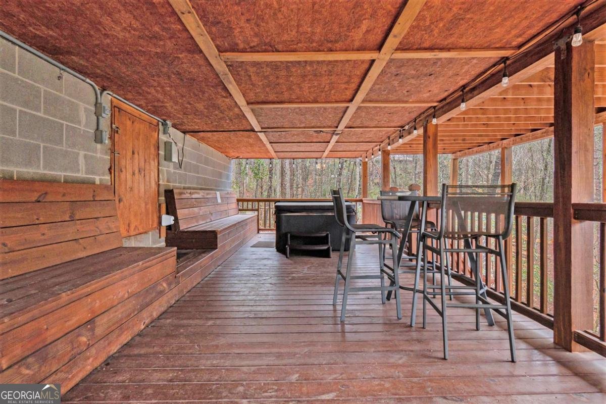 77 BRITTANY Lane Cherry Log - 31