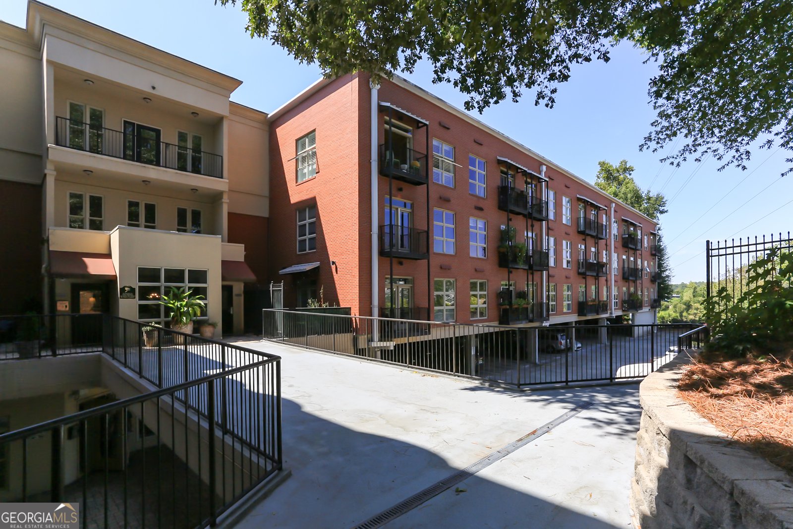 560 Dutch Valley Road Atlanta - 1