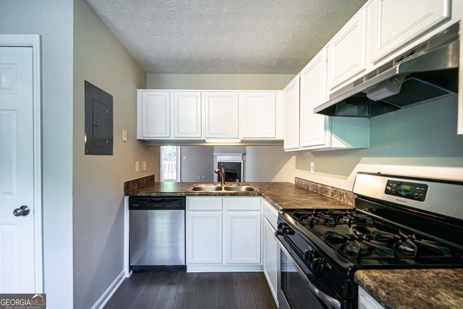 148 Willow Stream Court Roswell - 6