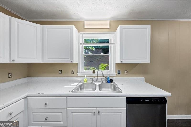 6867 LAURELWOOD Drive Douglasville - 18