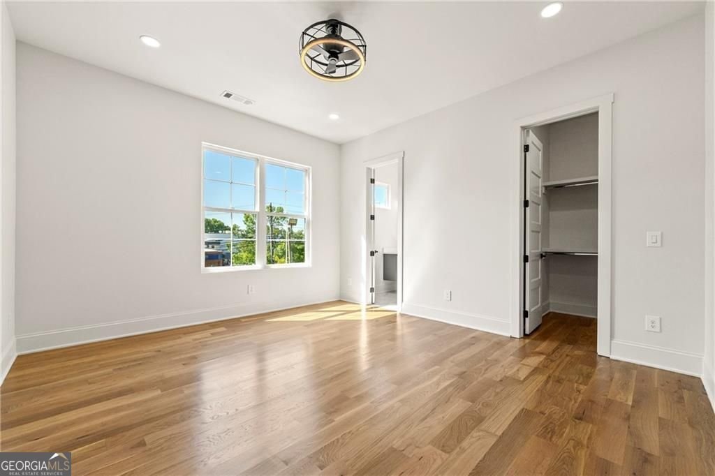 320 Hammond Drive Atlanta - 25