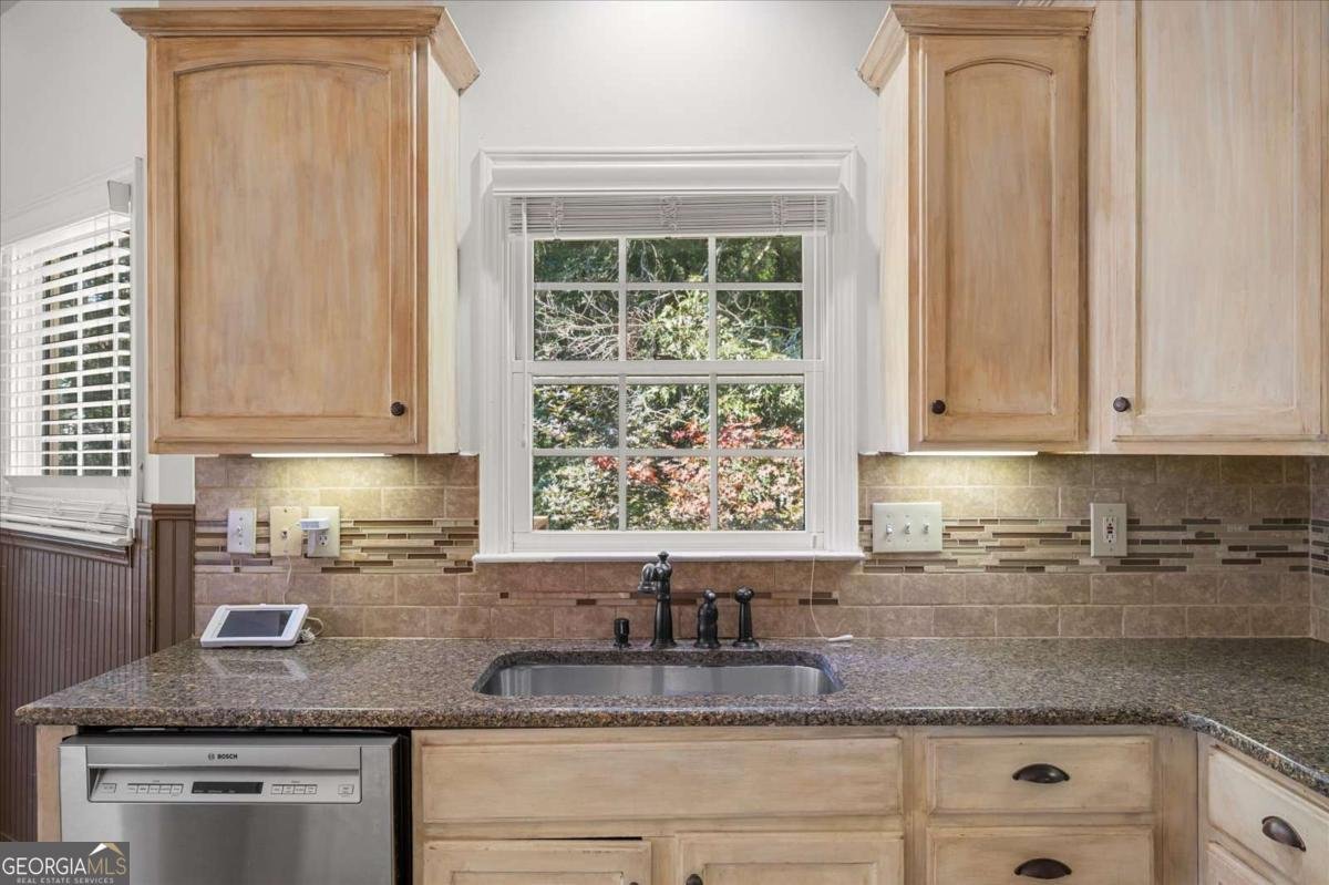 528 Wisteria Drive Woodstock - 12