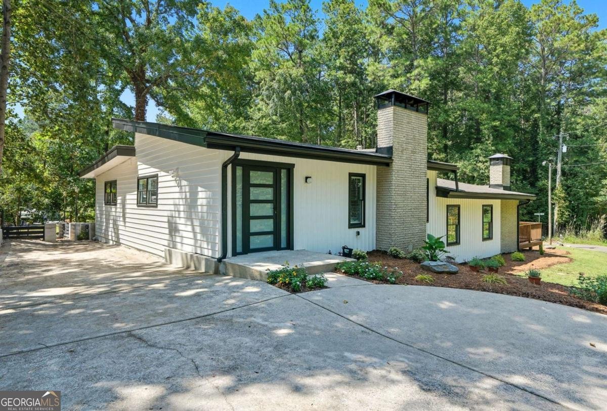 609 REDWOOD Drive Woodstock - 2