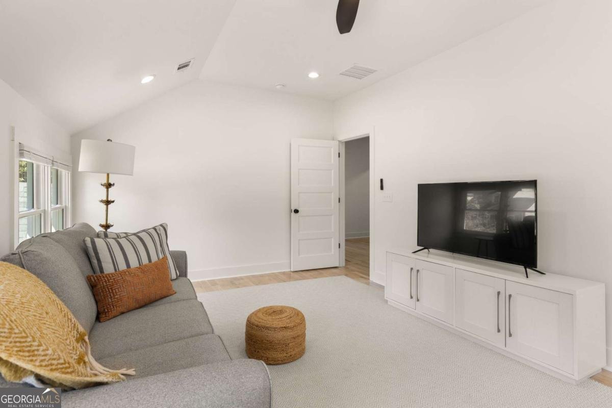 1646 May Avenue Atlanta - 32