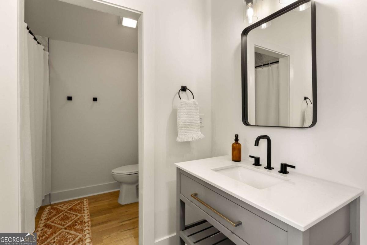 1646 May Avenue Atlanta - 35