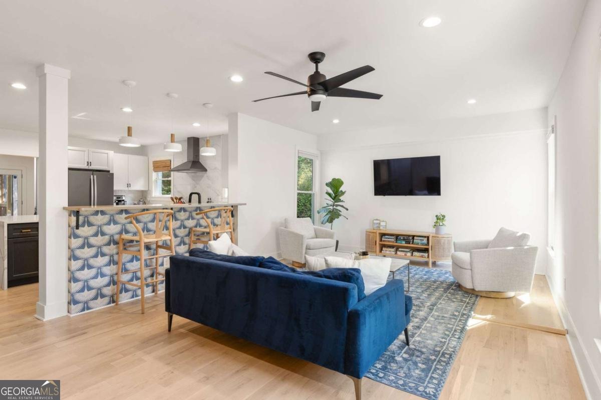 1646 May Avenue Atlanta - 4