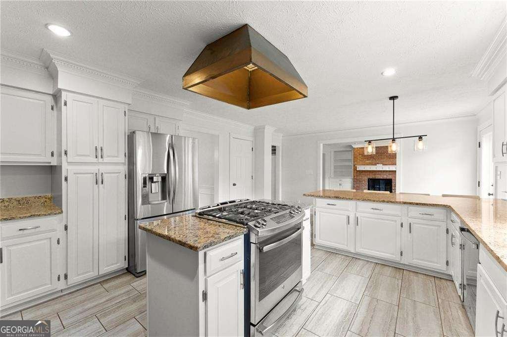 965 Lake Charles Drive Roswell - 12