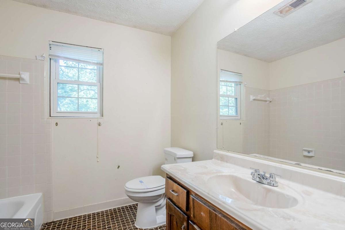 9894 Riverwood Court Douglasville - 24