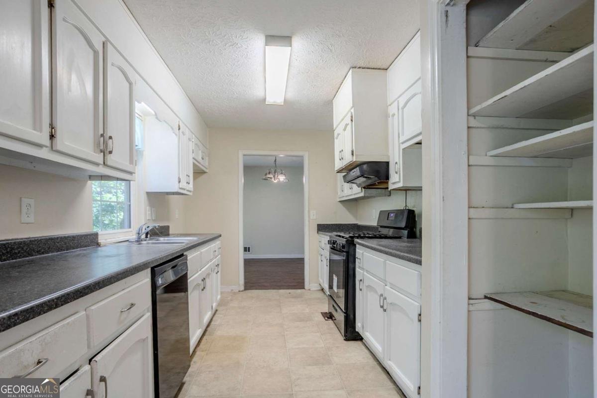 9894 Riverwood Court Douglasville - 9