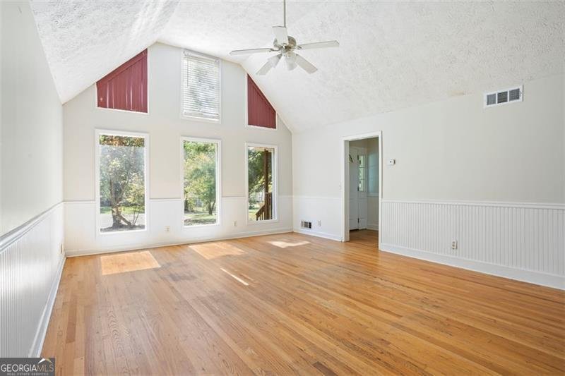 405 Waterfront Woodstock - 12