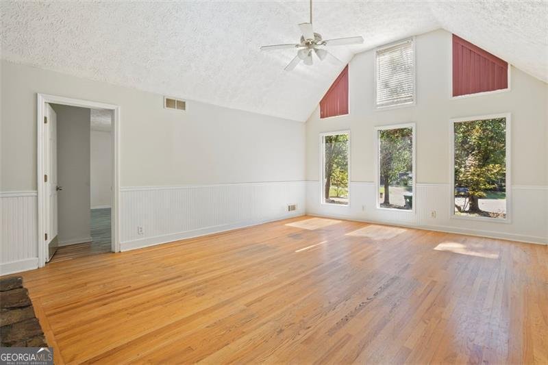 405 Waterfront Woodstock - 14