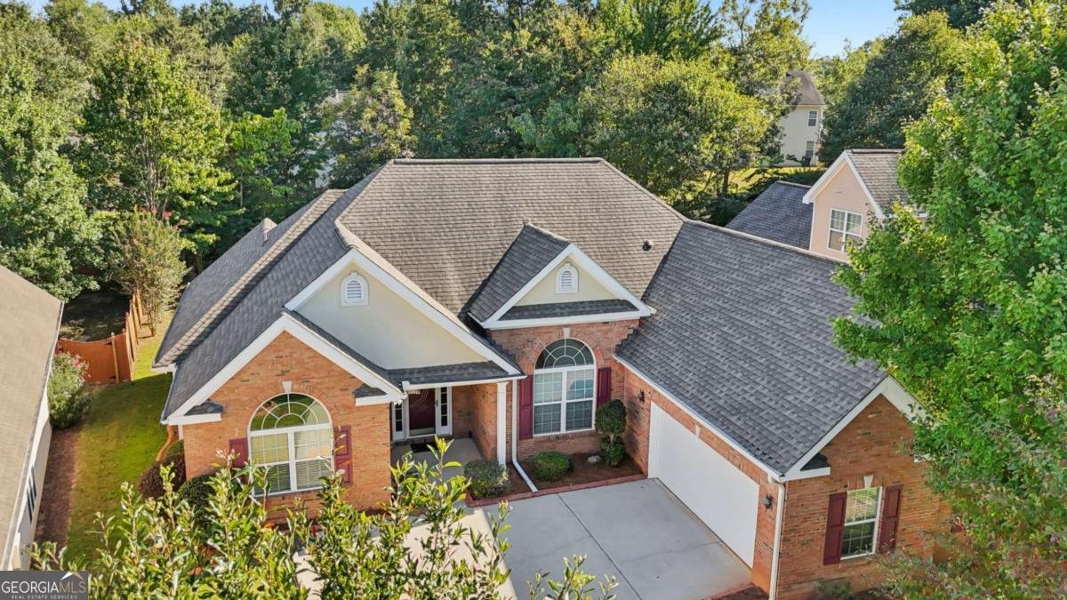 8004 Larksview Drive Fairburn - 1