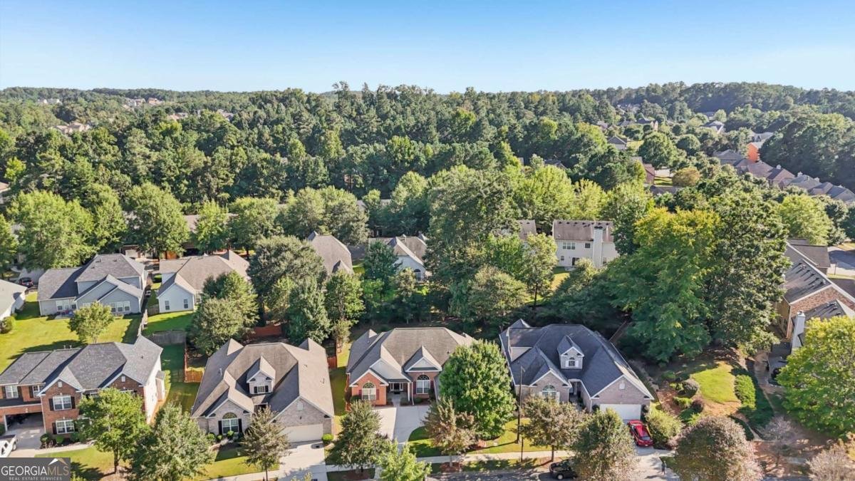 8004 Larksview Drive Fairburn - 8