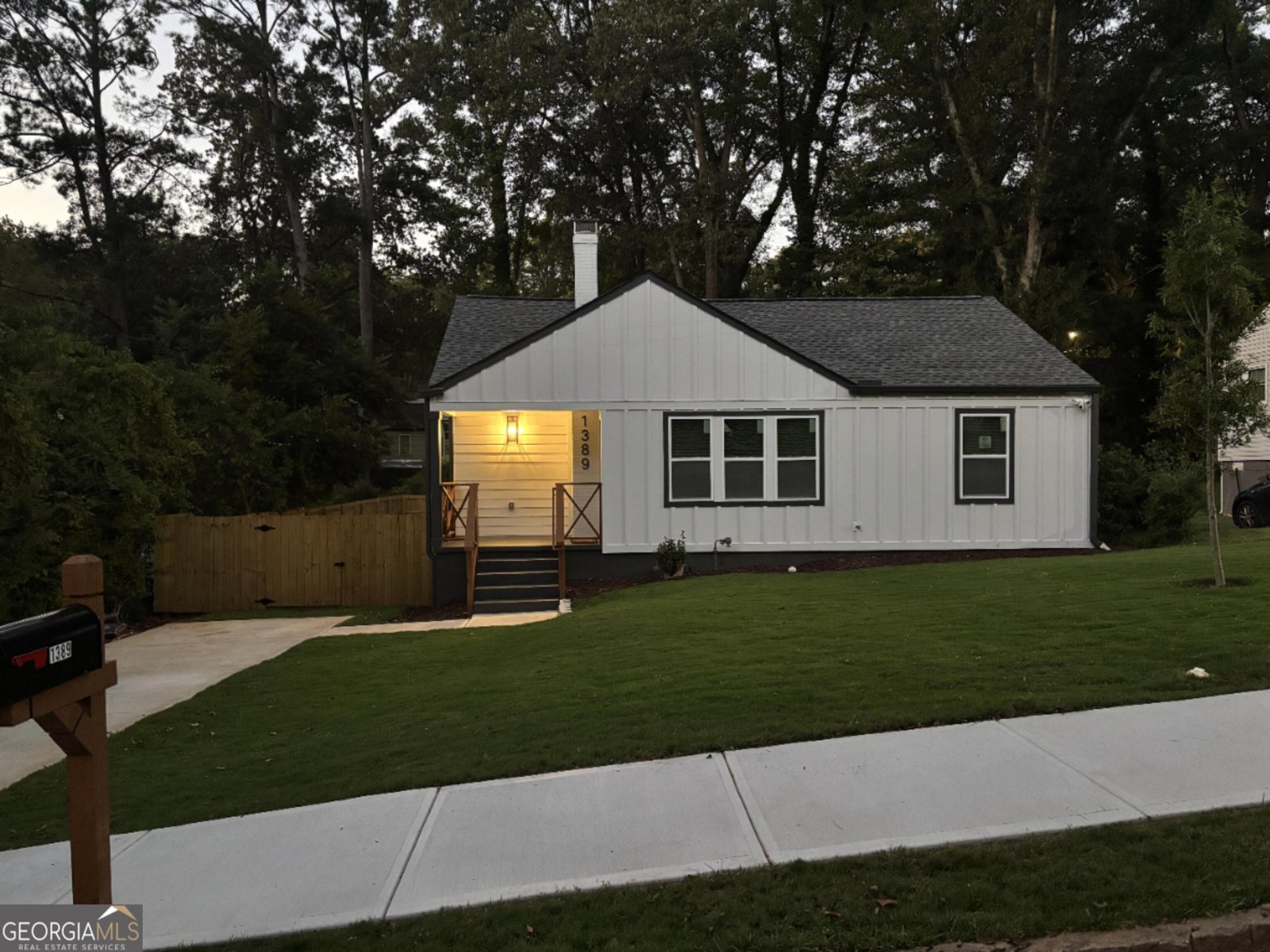1389 Lanvale Drive Atlanta - 2