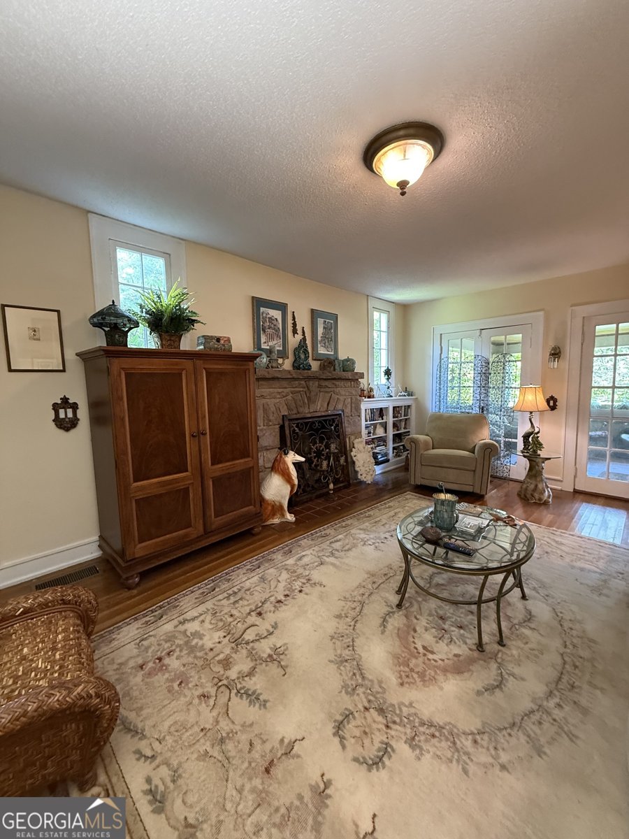 360 Edison Street Menlo - 11