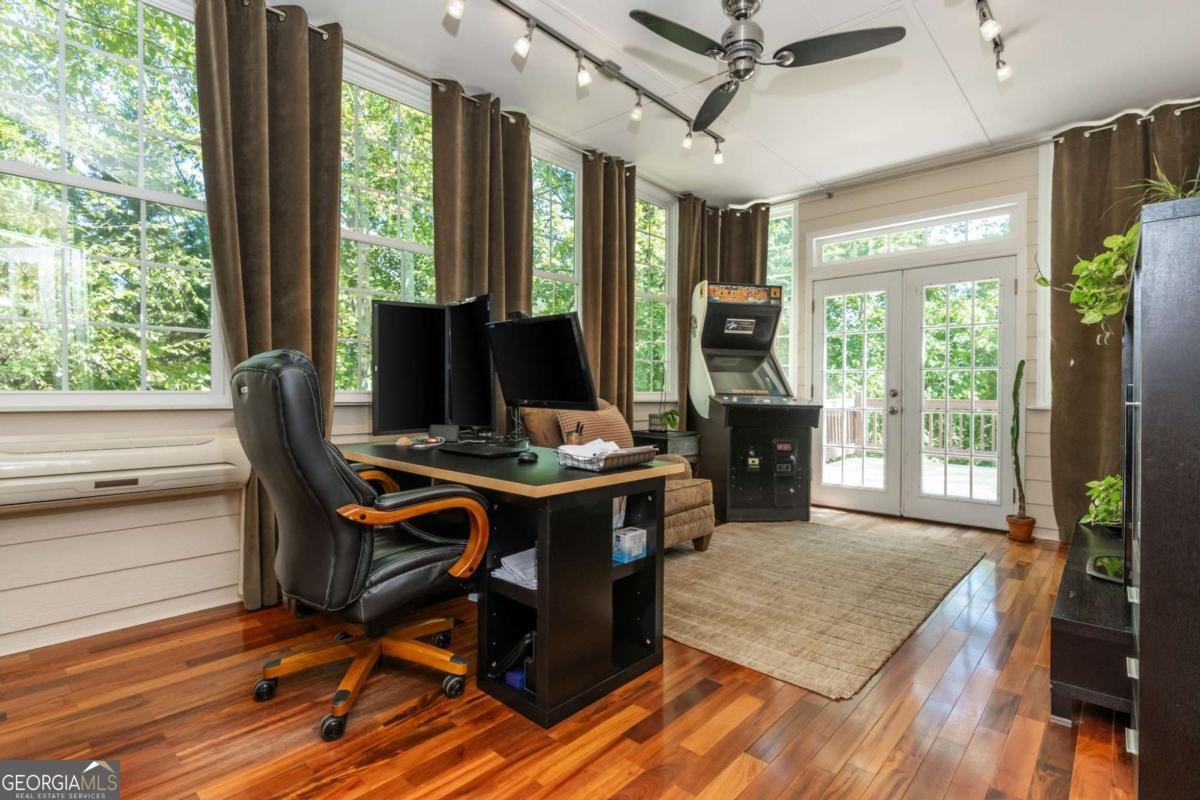 460 Hamilton Park Drive Roswell - 24