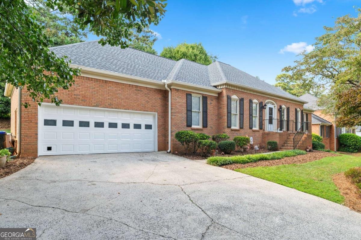 240 Saddle Creek Drive Roswell - 1