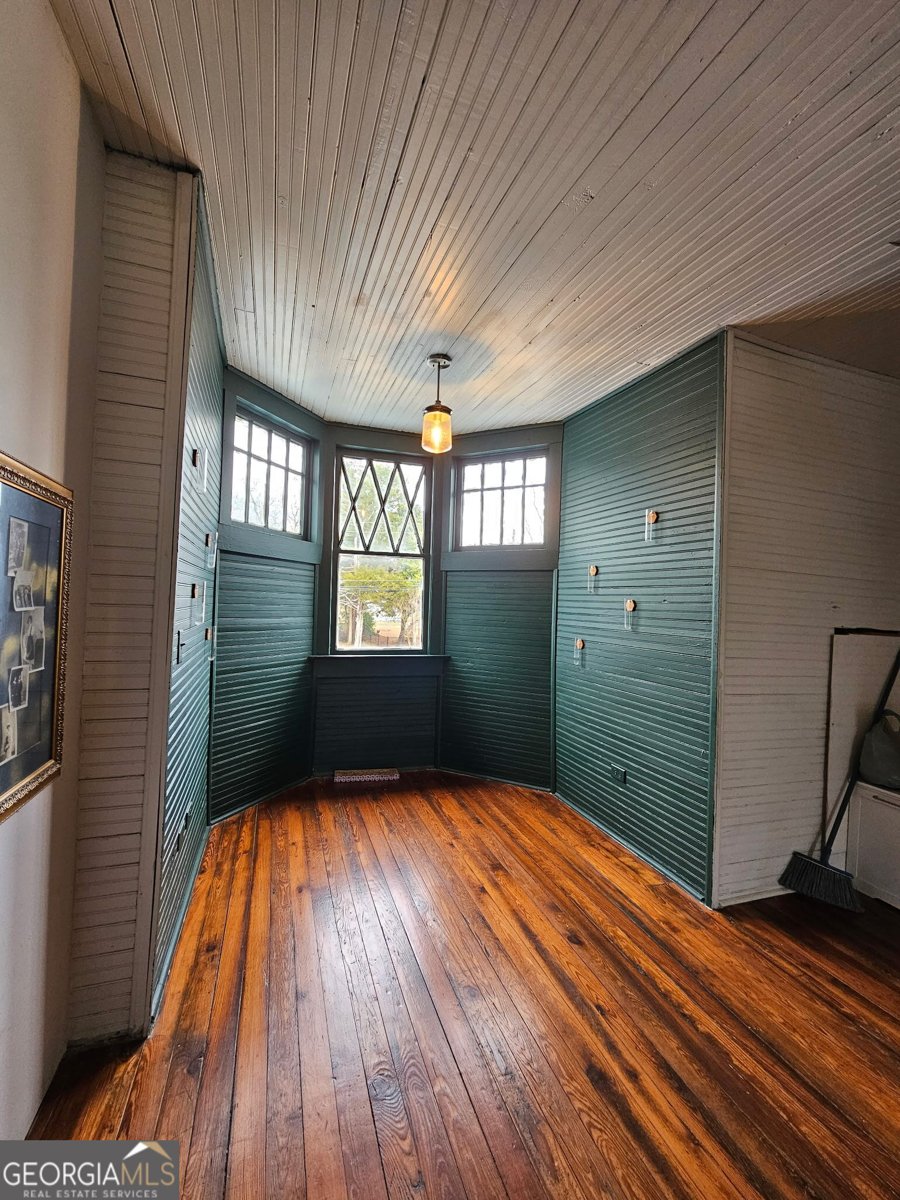 1907 Broad Street Statham - 18