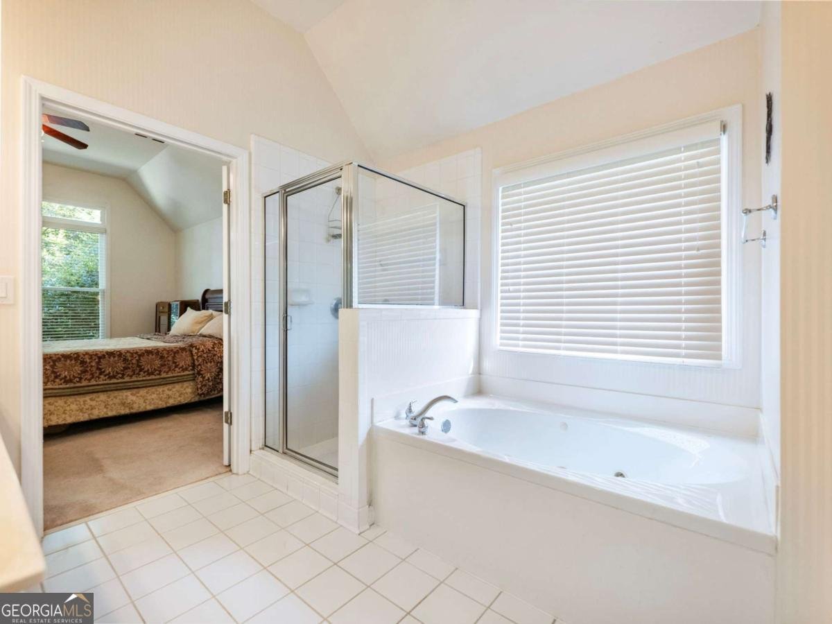 894 Fairview Club Circle Dacula - 13
