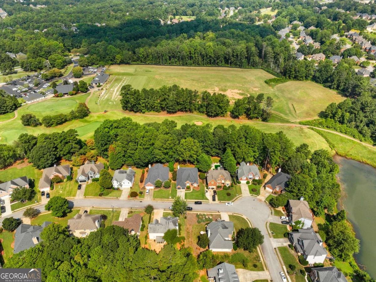 894 Fairview Club Circle Dacula - 32