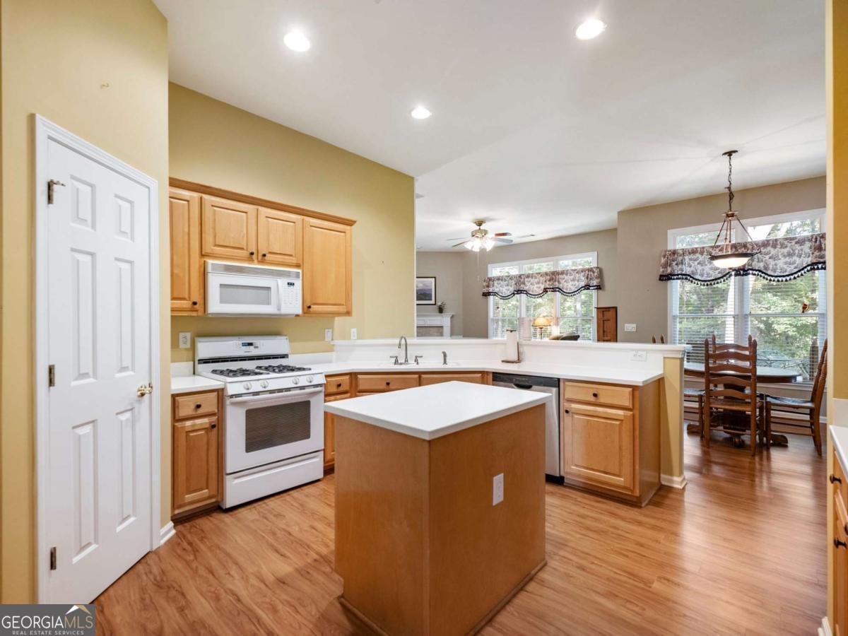 894 Fairview Club Circle Dacula - 5
