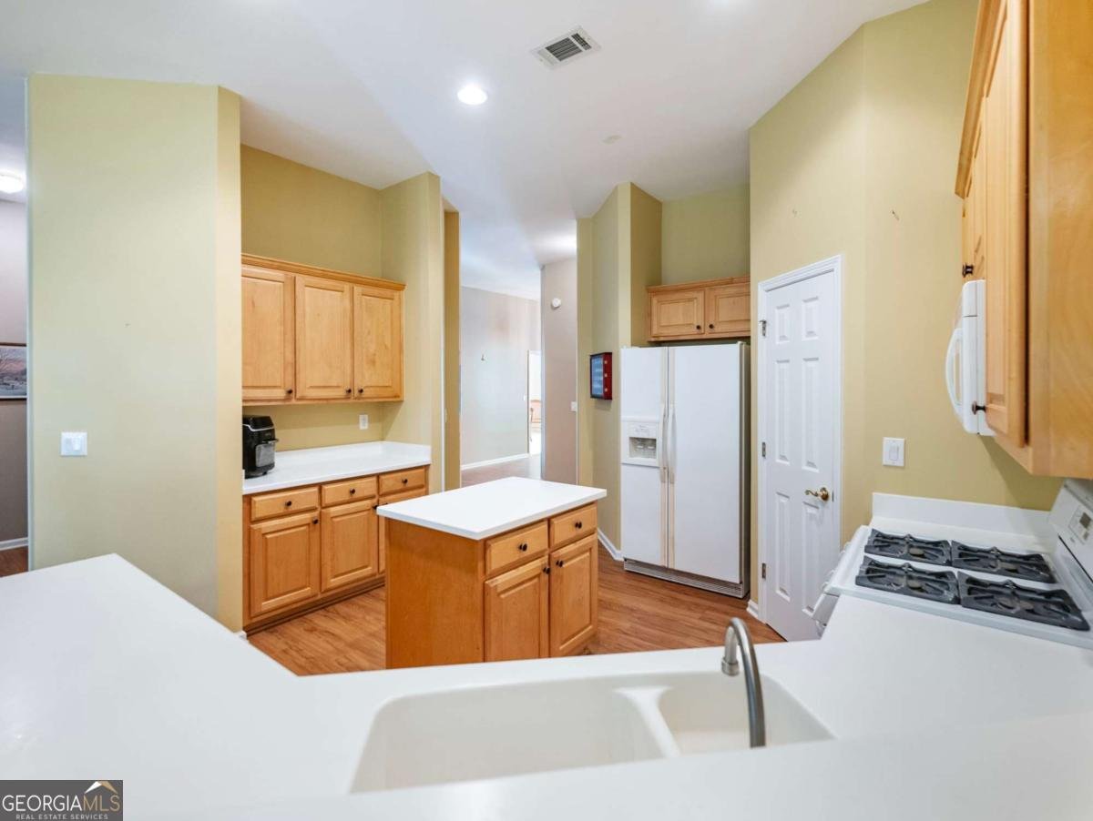 894 Fairview Club Circle Dacula - 8