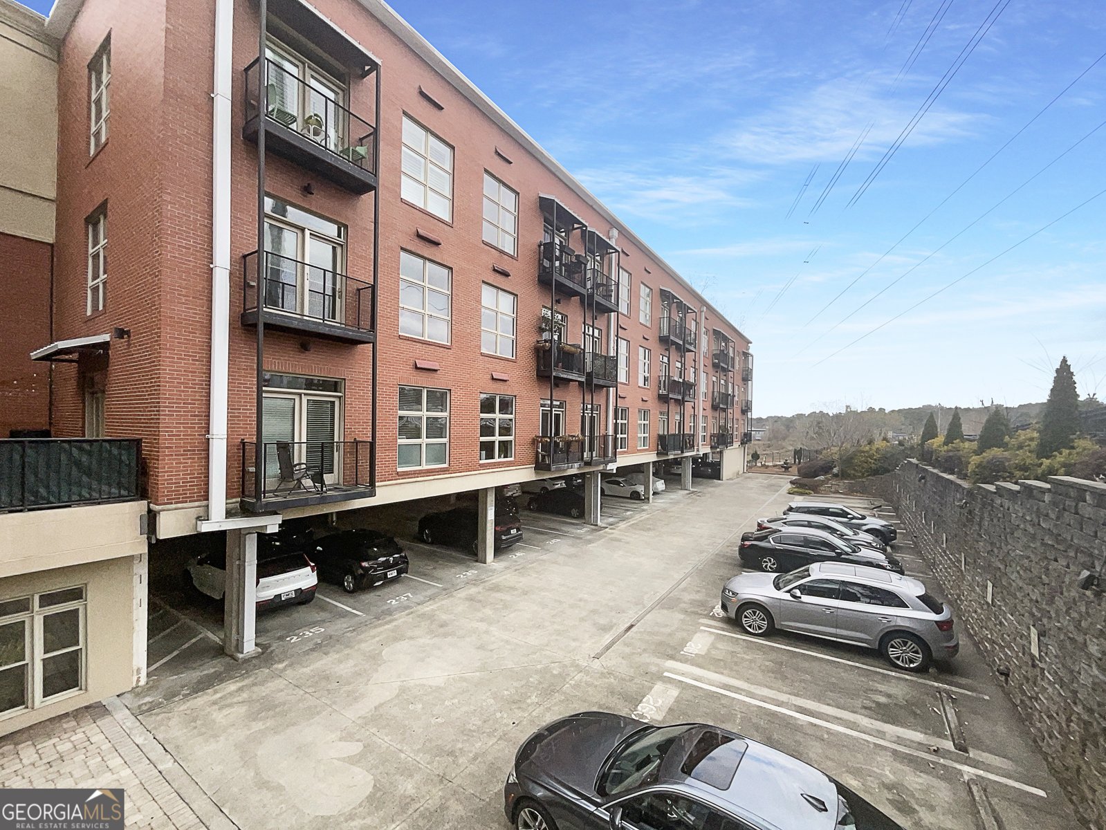 560 Dutch Valley Road Atlanta - 11