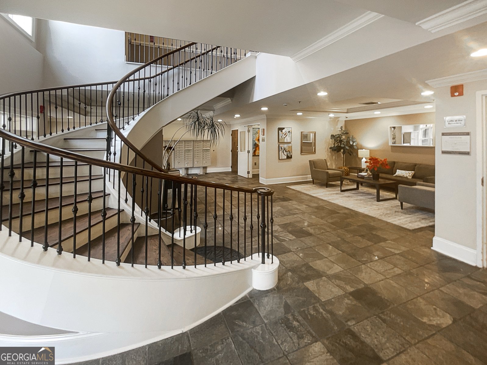 560 Dutch Valley Road Atlanta - 13