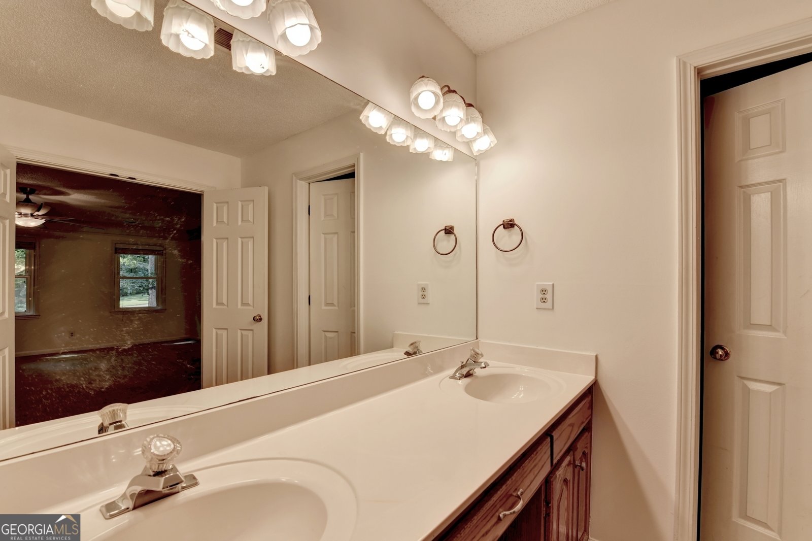 402 Leslie Court Woodstock - 47