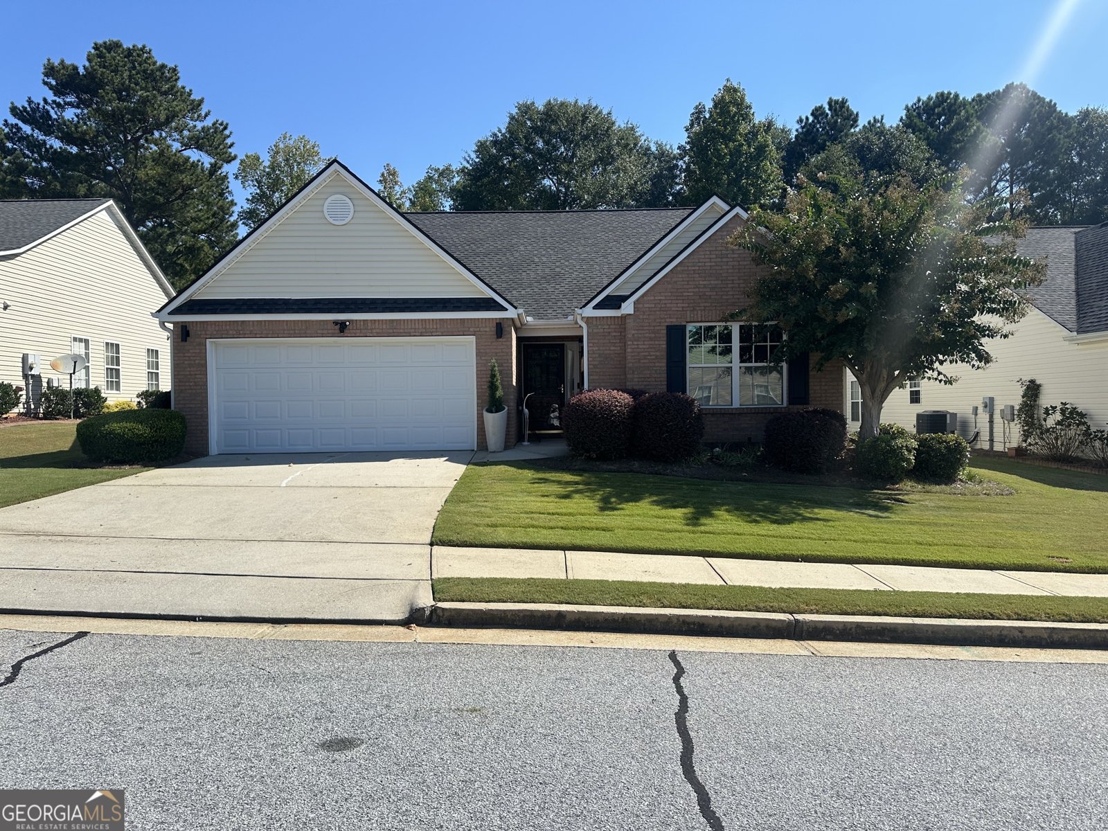954 Village View Circle Loganville - 1