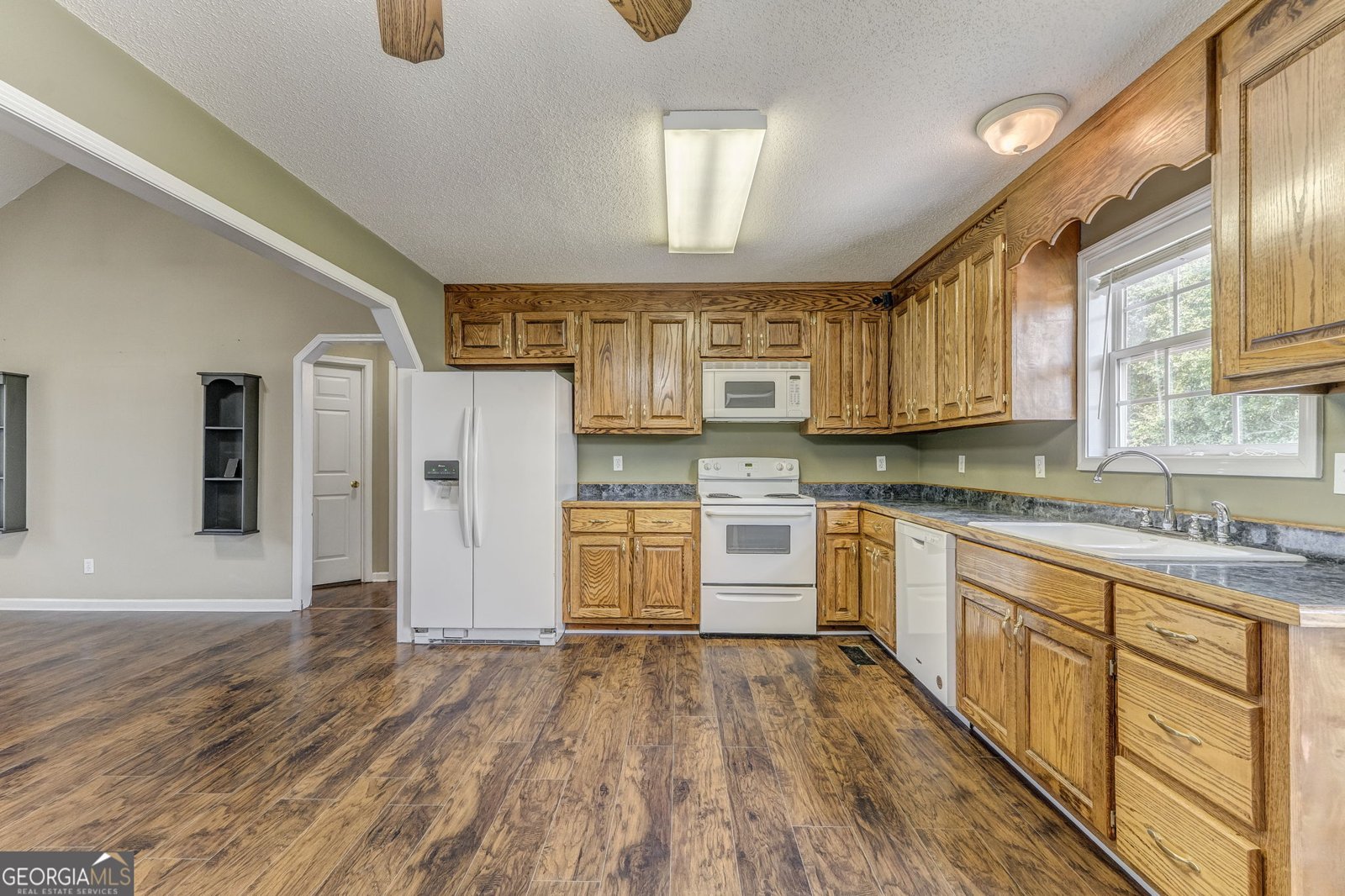 6 OAK Street Aragon - 11