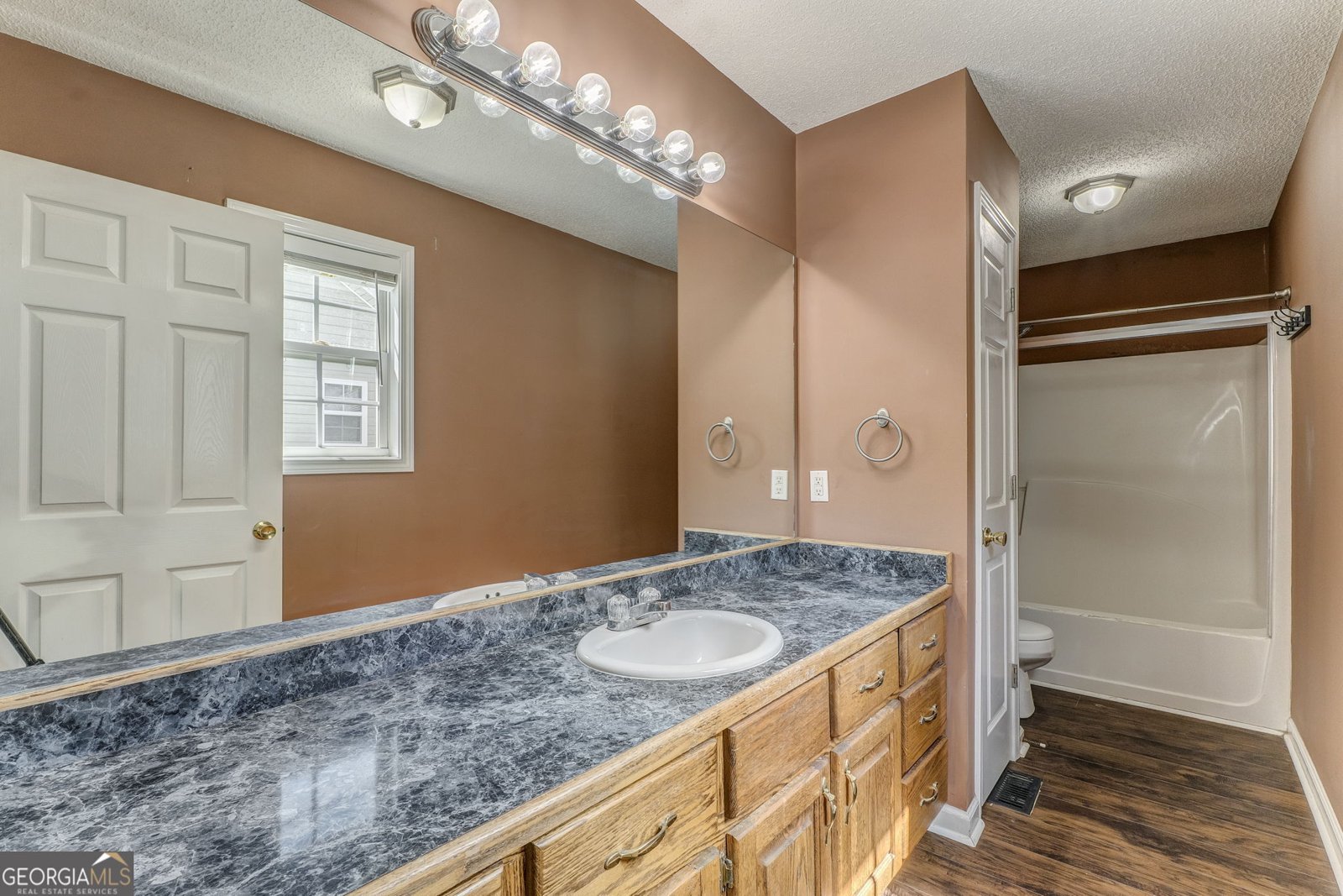 6 OAK Street Aragon - 19