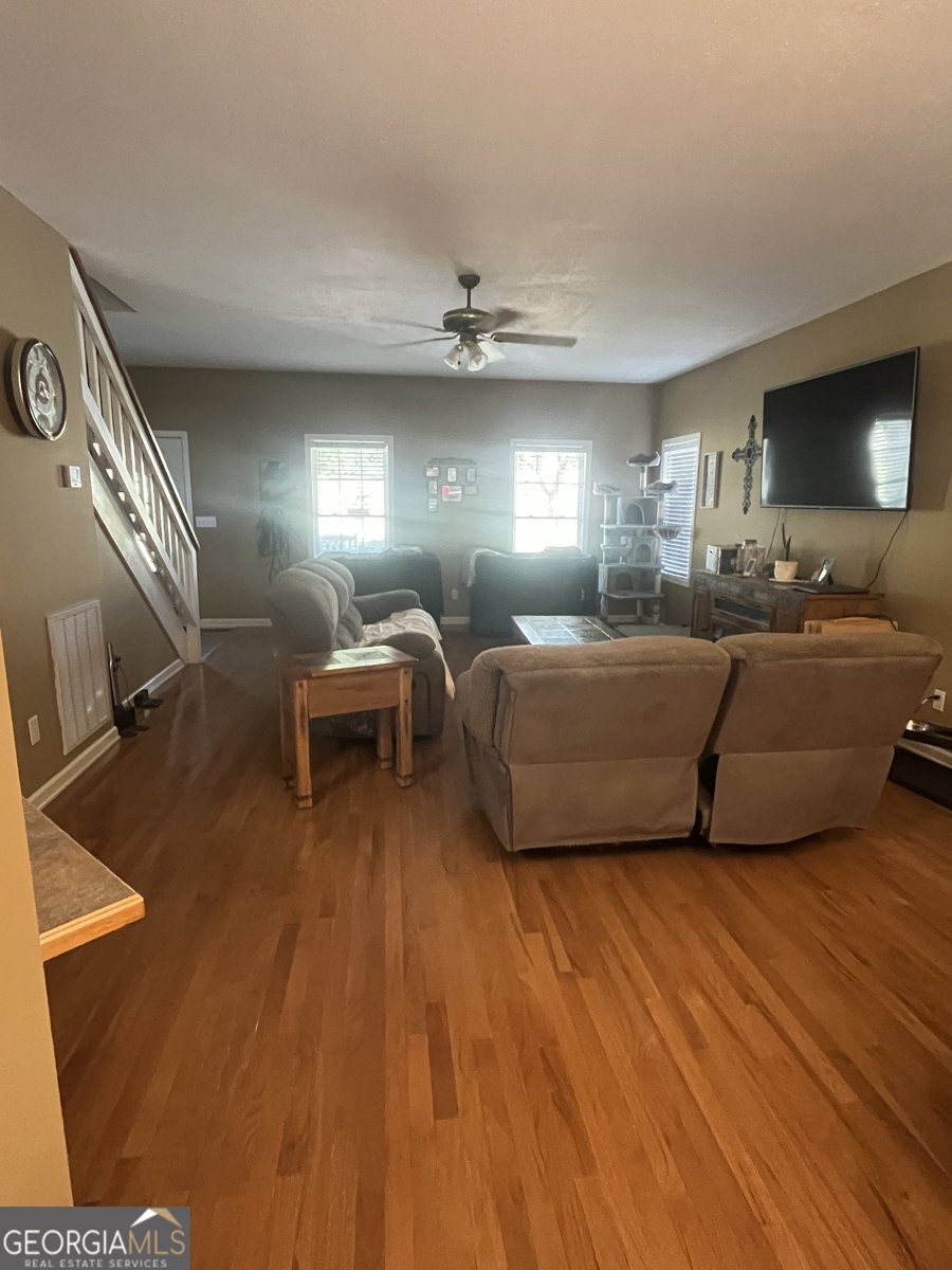 604 Farris Boulevard Manchester - 2