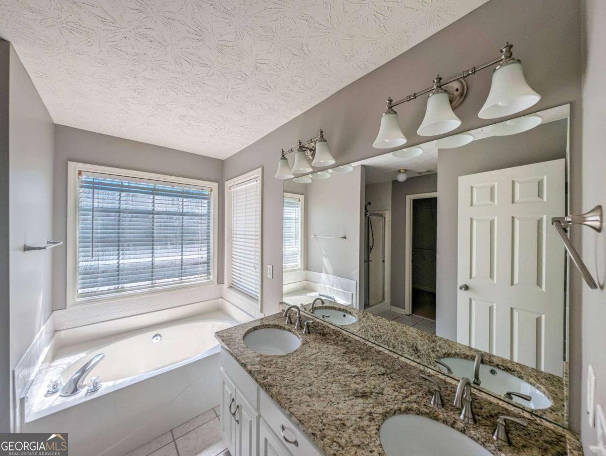 4306 Foxberry Run Loganville - 23