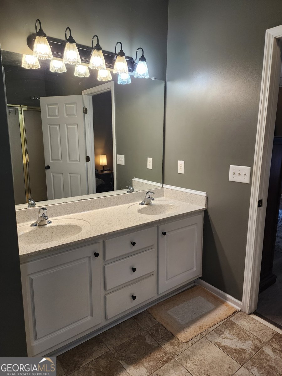 520 Lake Drive Oxford - 11