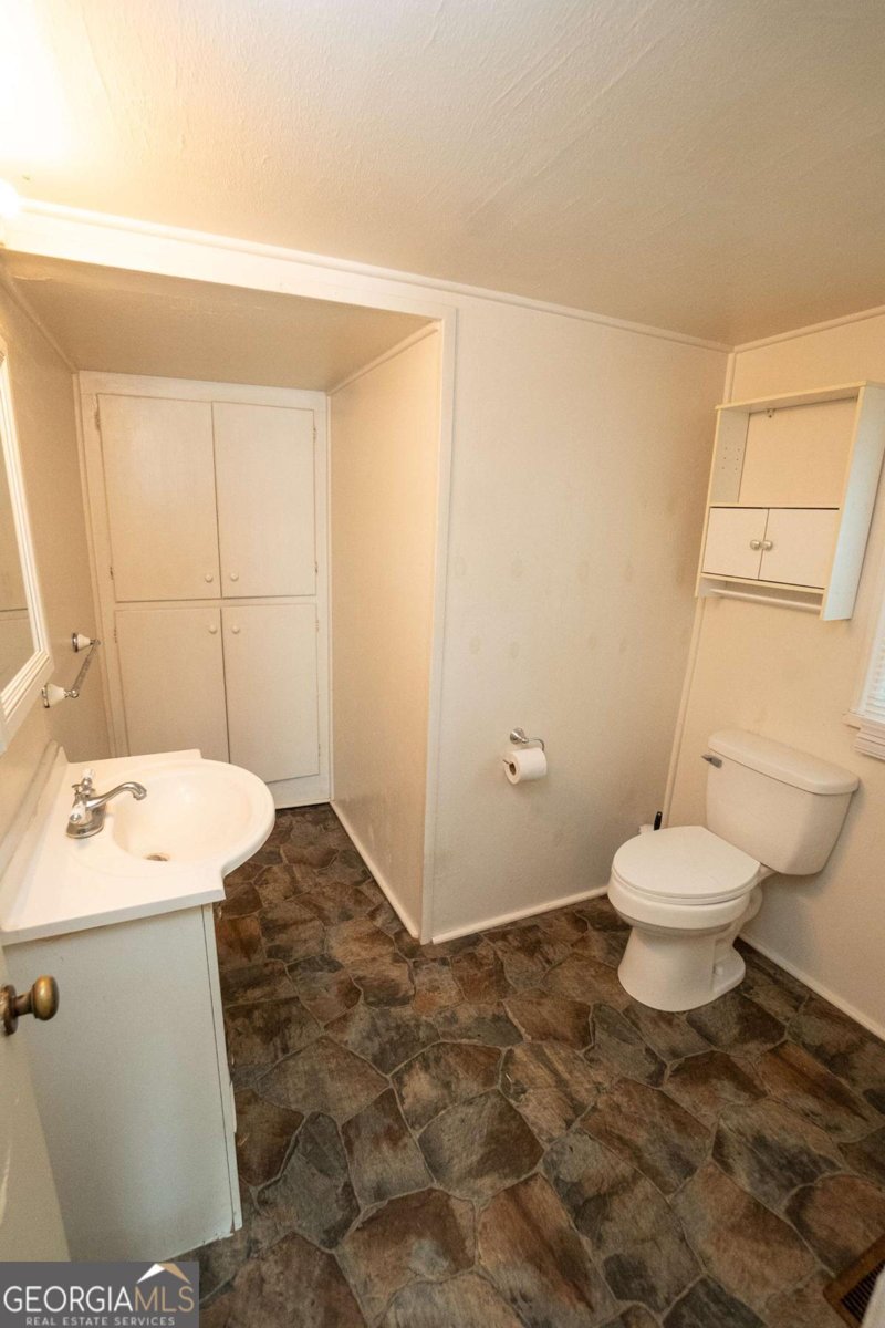 516 Folks Street Waycross - 14