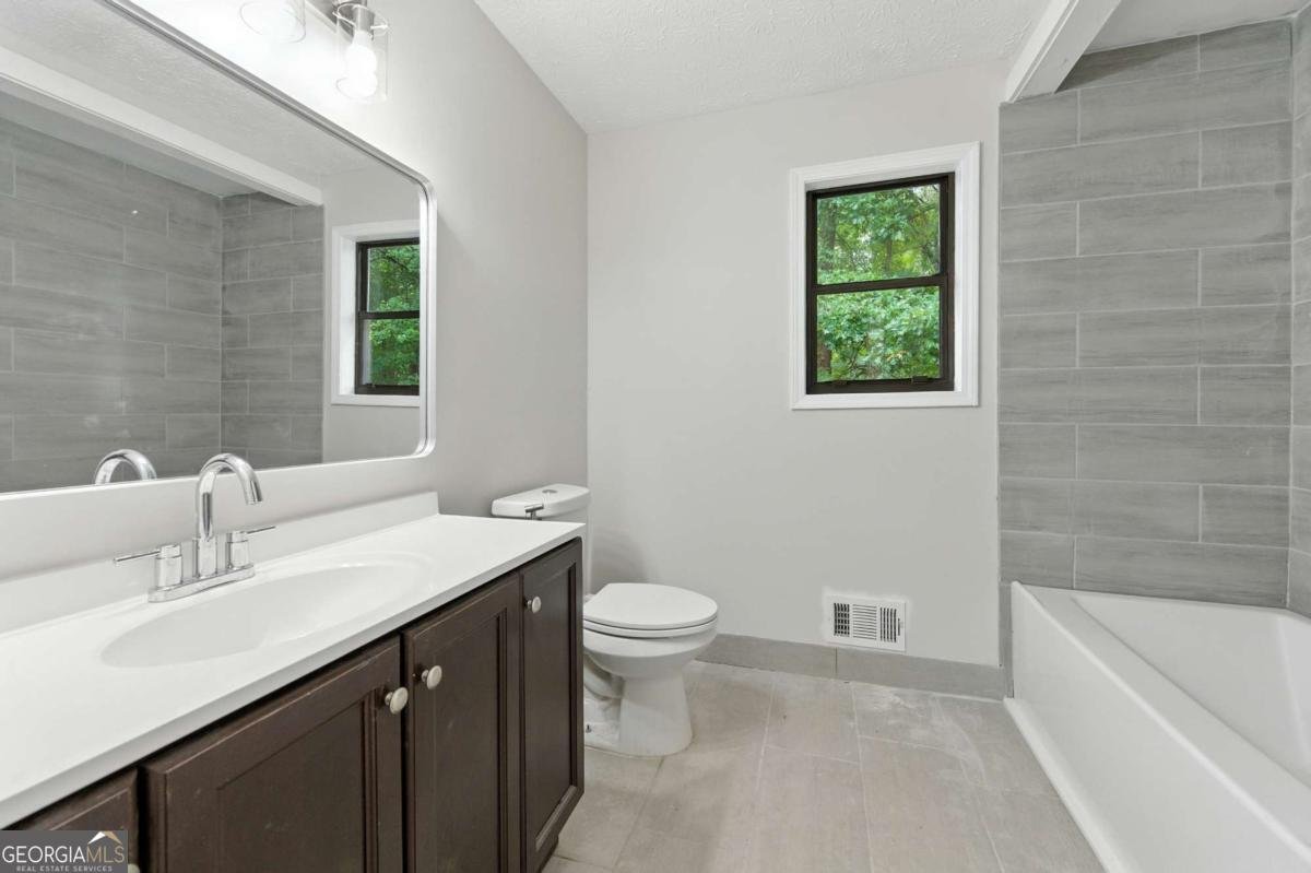 6649 Valley Hill Drive Mableton - 17