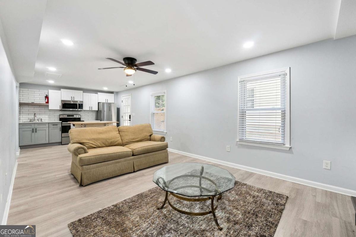 1118 Saybrook Circle Lilburn - 32