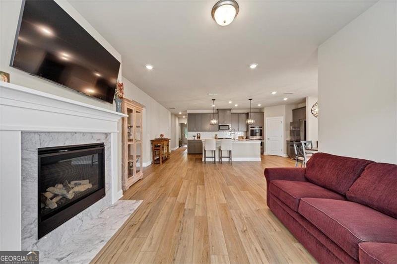 703 STATELY Drive Woodstock - 12